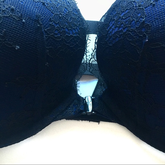 Victoria’s Secret blue/black lace bra in size 34DD - Picture 3 of 9